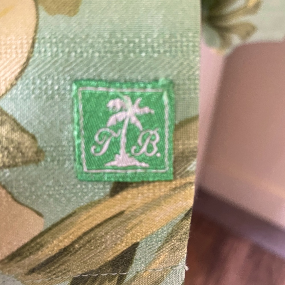 Tommy Bahama Flowered Shirt. Like New! Large. - Picture 3 of 4